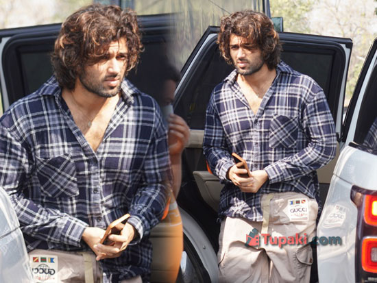 Vijay Deverkonda Back From Goa Papped at Hyderabad